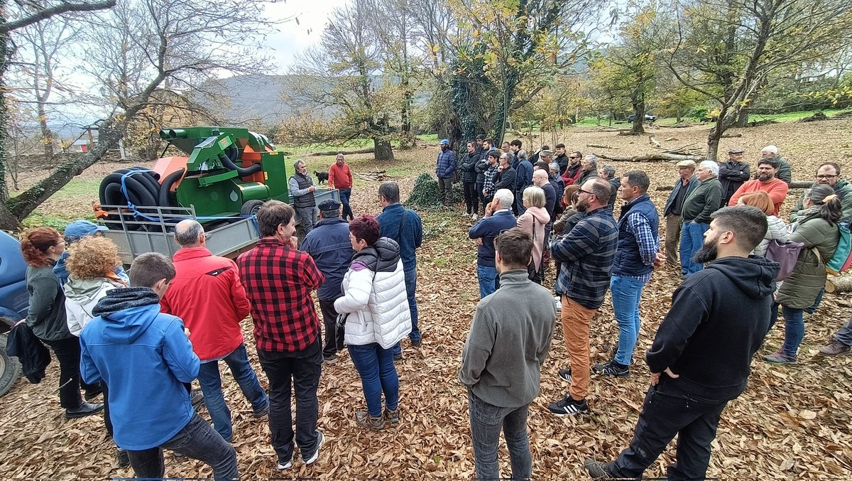 En la exhibición <a href="/BioCastanea/">Biocastanea 2024</a> de maquinaria en #corullon #bierzo
5 demostraciones, mochila, recogedora suspendida, arrastrada y autopropulsada.
Seguimos avanzando!! 
El futuro pasa por la mecanización.
#mesadelcastañodelbierzo