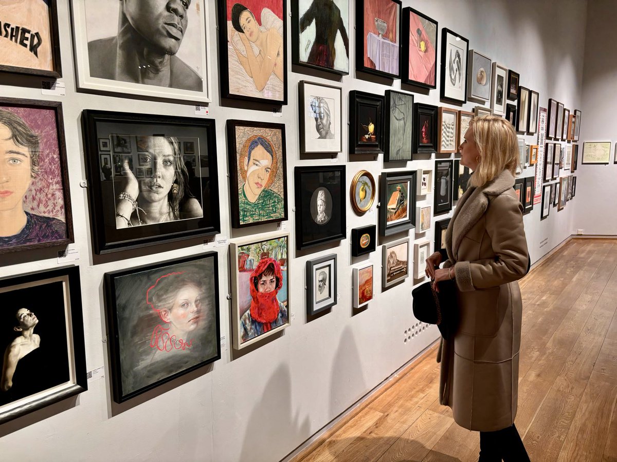 Getting my arty hit at the ⁦<a href="/mallgalleries/">mallgalleries</a>⁩ - the wonderful Discerning Eye Exhibition