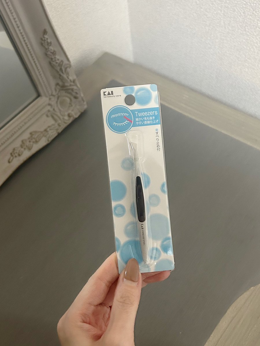 marunouchi__ol_'s tweet image. こちら、ストレスは金で解決したい独身女。Xという集合知よ、みなさんのストレスを金で解決したシリーズ教えてほしい。
ちなみに私は貝印の毛抜き。どんな産毛も短毛も百発百中抜けて、本当に痛くないの。眉毛整えてても「痛っ…」がない。1000円するけどその価値はある。