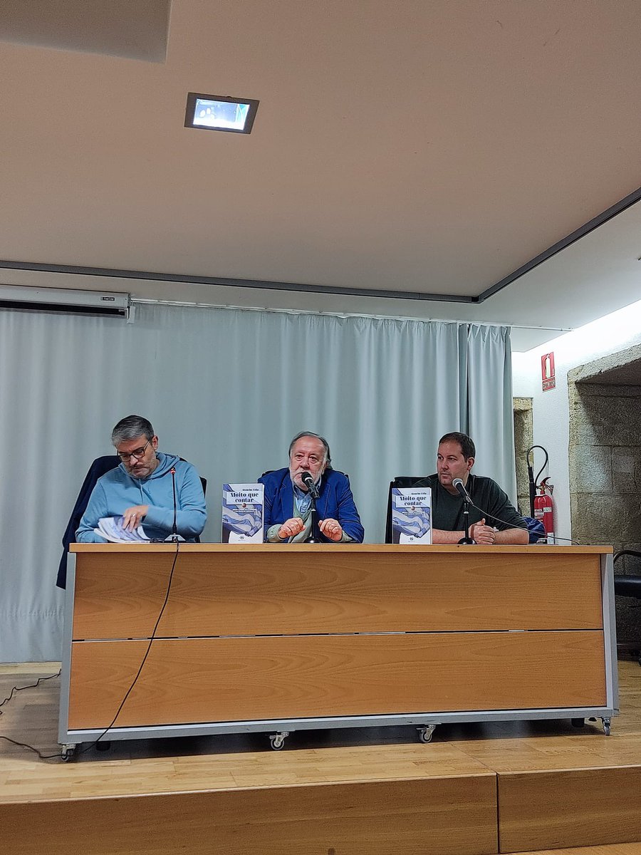 MoitoQueContar's tweet image. Este venres estivemos en Pontedeume, na casa da Cultura, onde encontramos moitos lectores animosos e con gañas de Moito que contar. 
Aproveitamos o post para animarvos a contactar con nós e levarvos os relatos escritos por @monchovina en Moito que contar