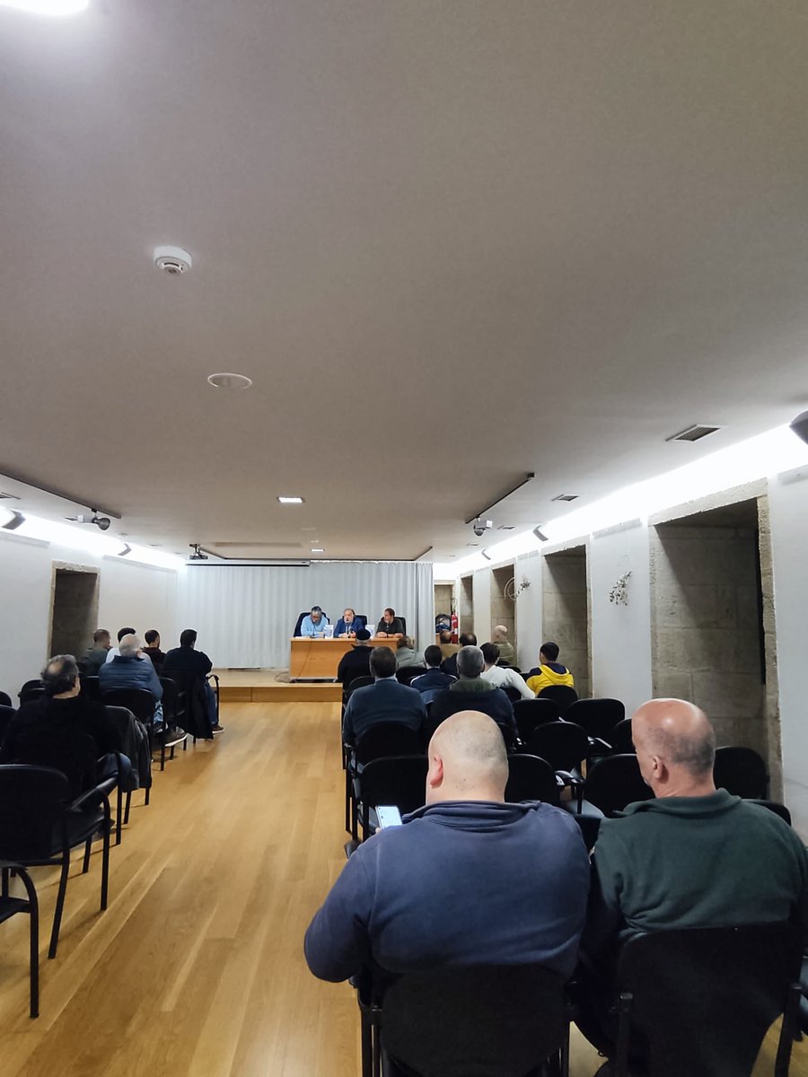 MoitoQueContar's tweet image. Este venres estivemos en Pontedeume, na casa da Cultura, onde encontramos moitos lectores animosos e con gañas de Moito que contar. 
Aproveitamos o post para animarvos a contactar con nós e levarvos os relatos escritos por @monchovina en Moito que contar