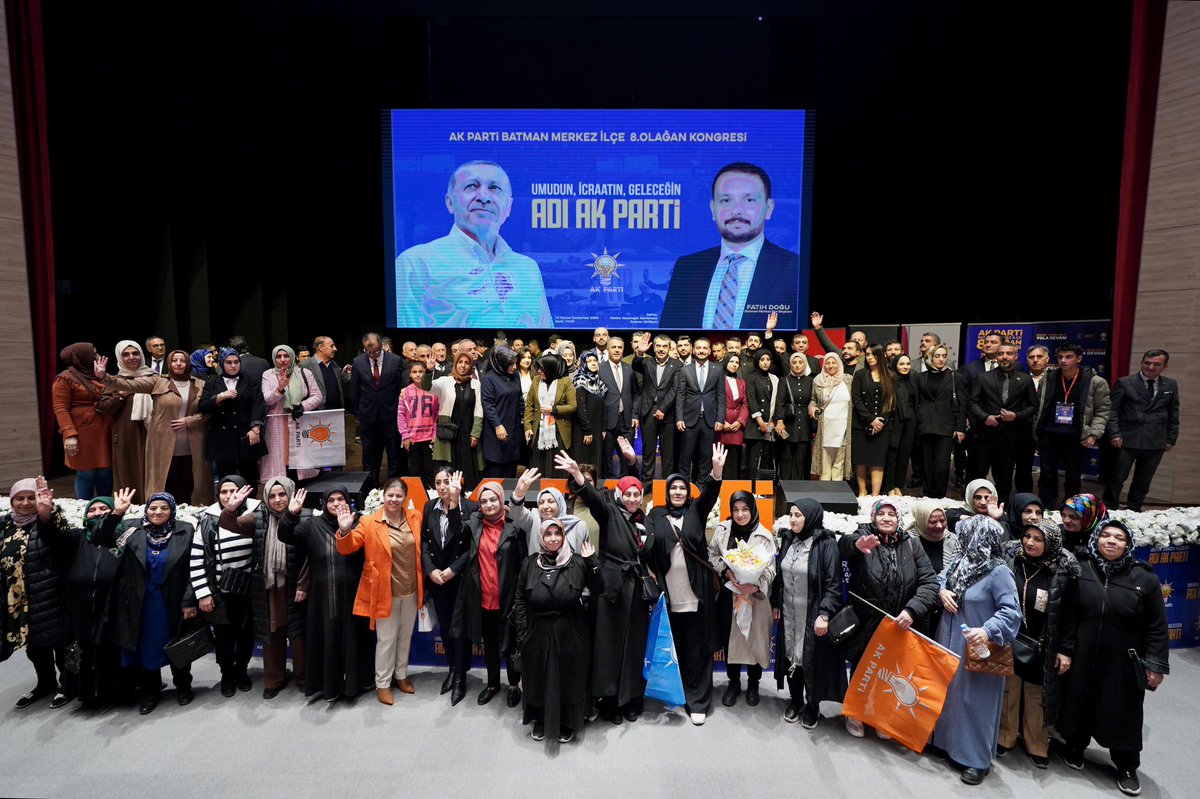 📍Batman/ AK Parti 8. Olağan Kongresi

Batman Merkez İlçemizin AK Parti 8. Olağan Kongresi’nde teşkilatımızın coşkusuna ortak olduk. 

Milletimize hizmet yolunda azimle çalışan kardeşlerimizle bir araya gelerek, birlik ve beraberliğimizin gücünü bir kez daha hissettik. İnancımız