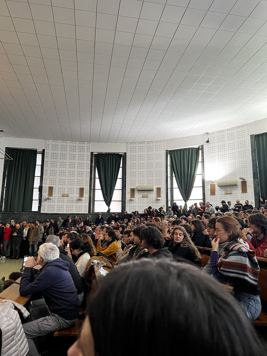 Questa mattina aula strapiena a #Sapienza per dire no al #ddlsicurezza  e per affermare la piena libertà di espressione e di manifestazione del pensiero. #articolo21