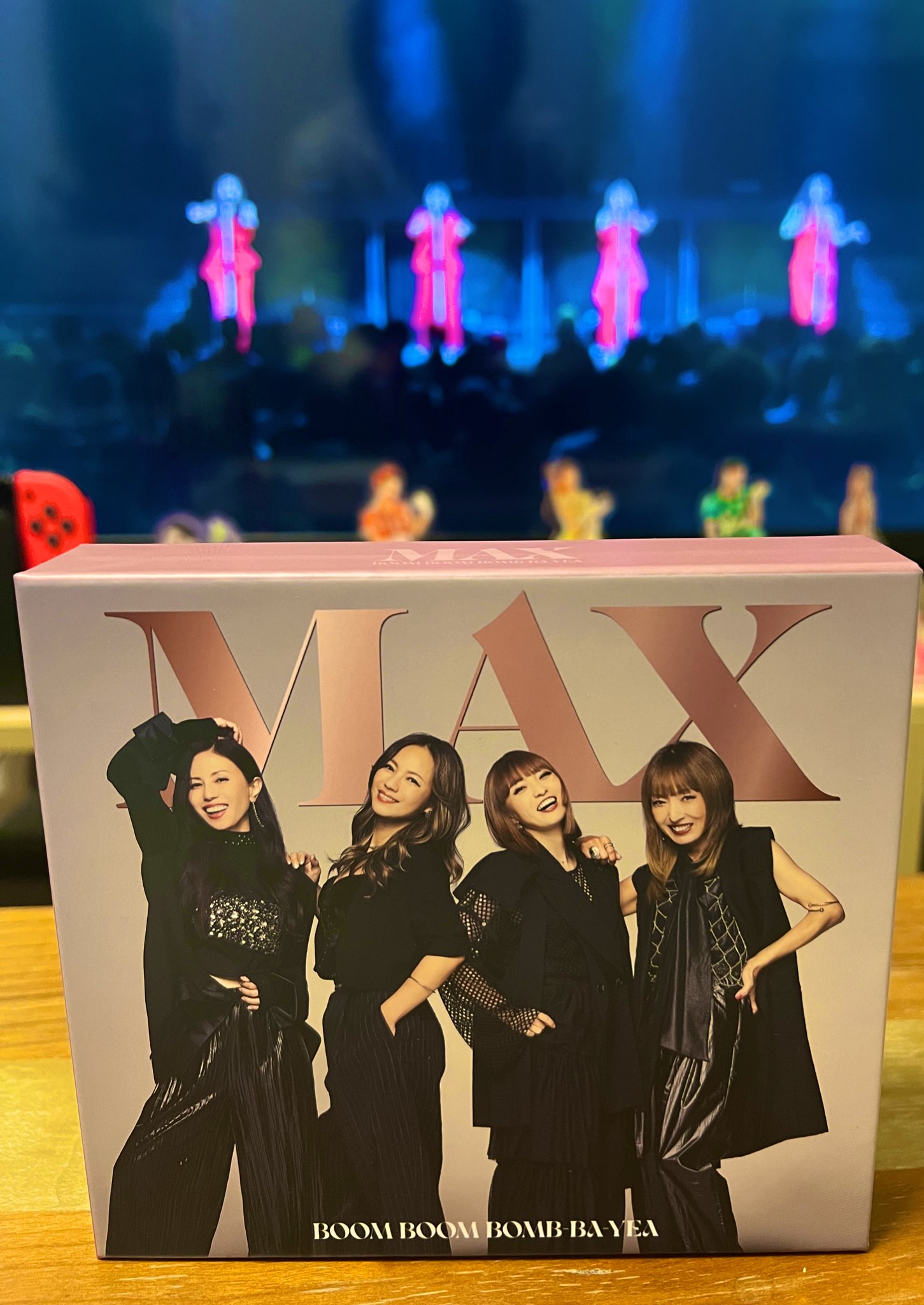 MAX リナ ミーナ ナナ サイン入りジャケット