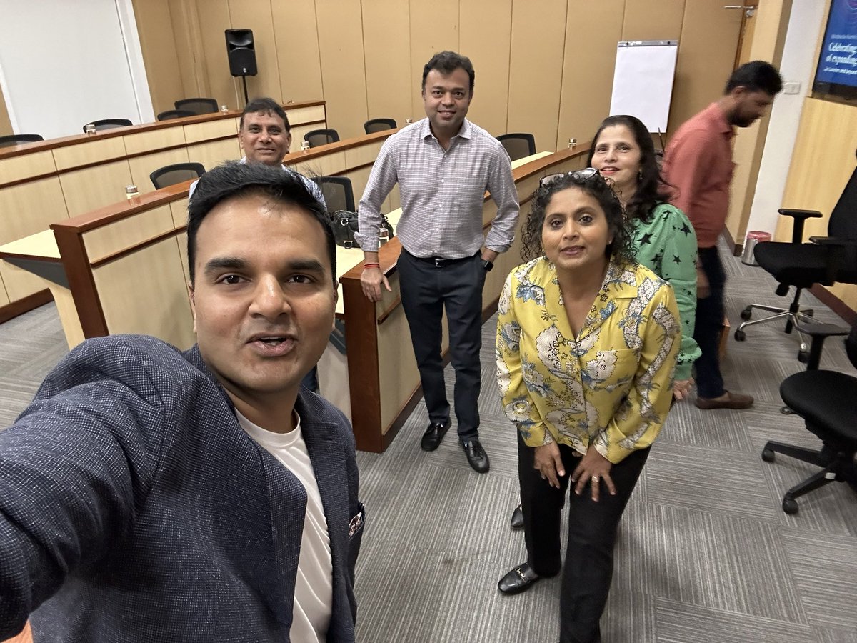 vetti439's tweet photo. Lovely to kick off @LBS WAC in The city of biryani - Hyderabad! 

Great to have @BKartRed and @UKinHyderabad 
Two terrific speakers from the world of venture and diplomacy respectively https://t.co/ZazCVfhy1H