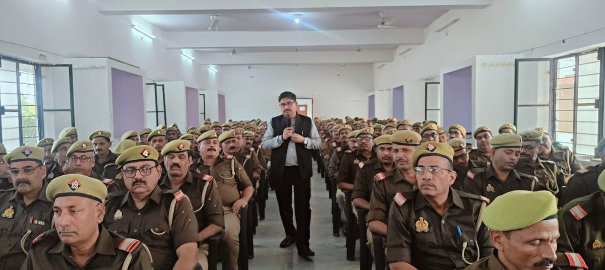 APTSMIRZAPURUPP's tweet photo. आज दिनांक 16 11.24 को उ.नि.ना.पु. प्रशिक्षण के प्रशिक्षुओ को APTS MZP संस्थान में किशोर न्याय, लैंगिक अपराधों से बालकों का संरक्षण अधि0 एवं बाल अपराध विषयों पर श्री डॉक्टर रामकृष्ण स्वर्णकार अपर पुलिस महानिदेशक सशस्त्र पुलिस प्रशिक्षण महाविद्यालय सीतापुर द्वारा व्याख्यान दिया गया https://t.co/8JoLppiTDS