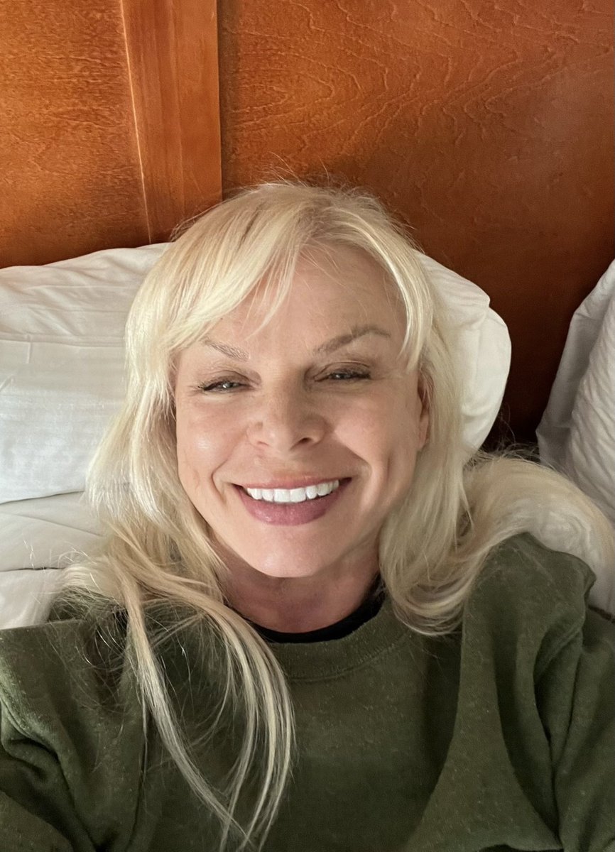 Here’s a big weekend smile to everyone. 
No matter what life throws at us, with the love &amp; support of caring individuals, all will be good. Never underestimate the power of prayer and love. #love #kadrolshaonacarole #ko #smile