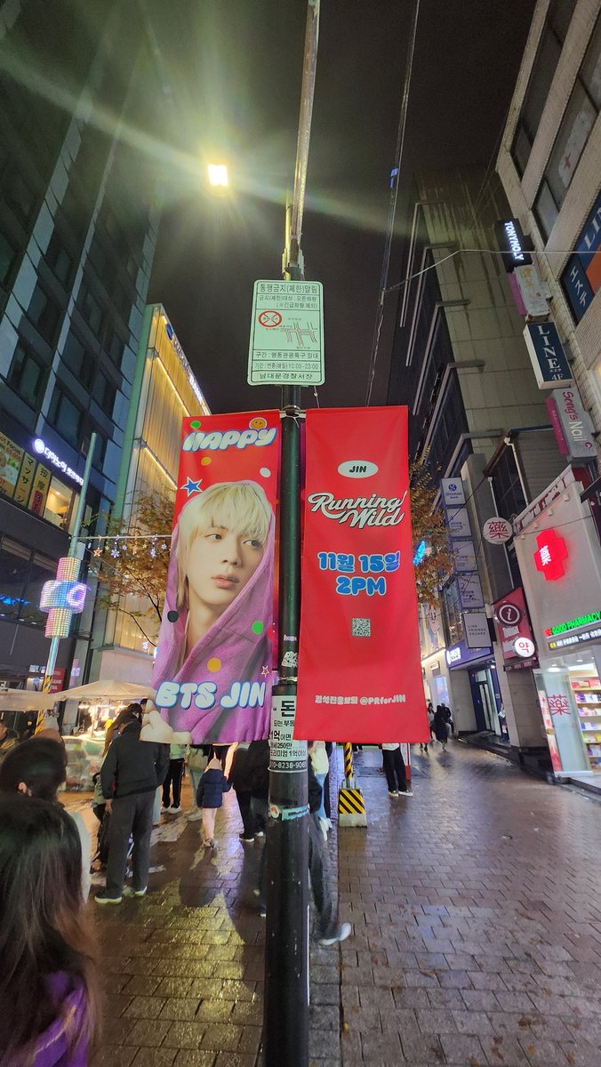 MontecruzC's tweet photo. myeongdong atm https://t.co/oPcYcLLOmw