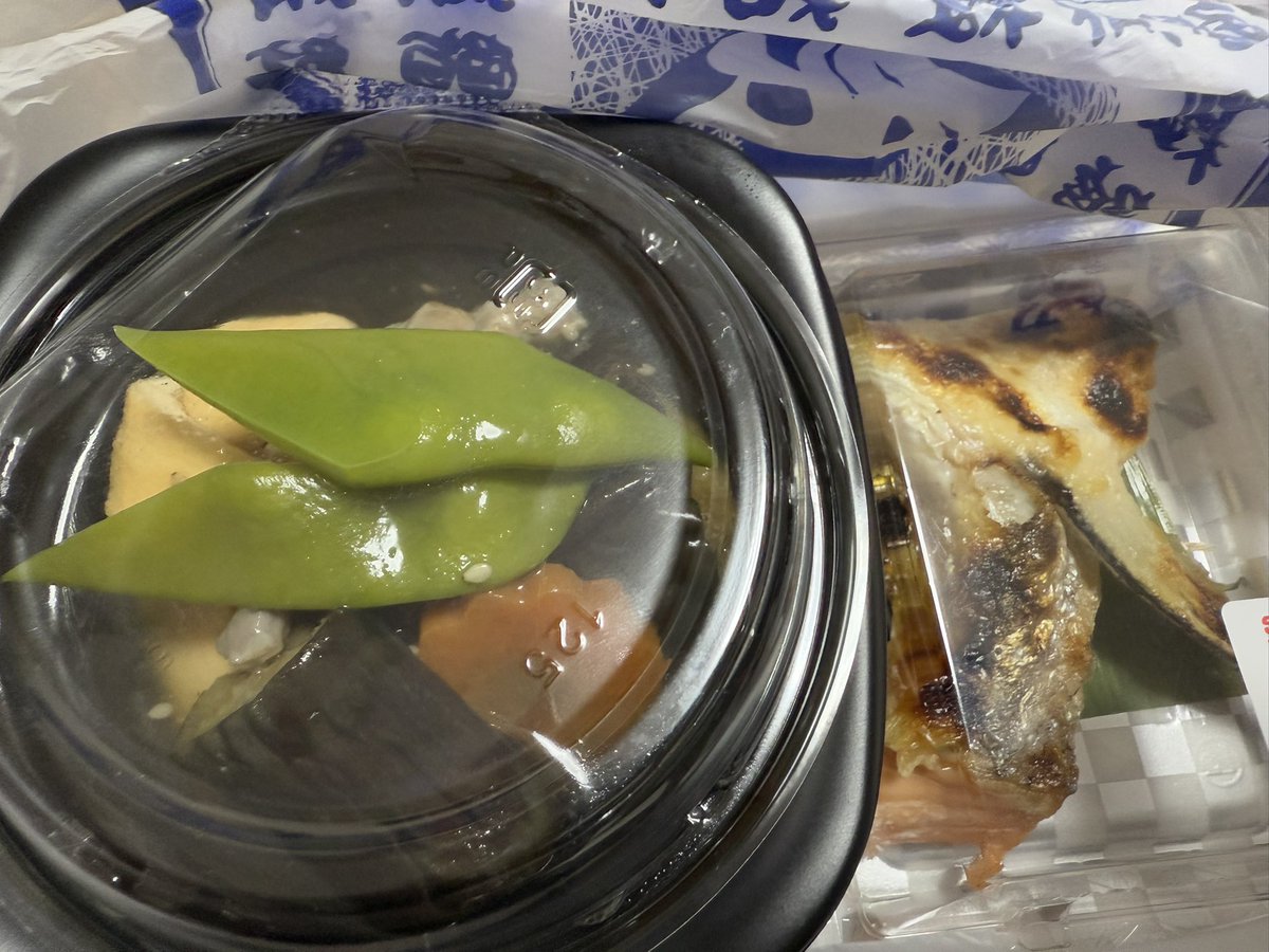 R32Machan's tweet photo. こういう飯がオレは1番好き!!

#煮物
#鮭カマ https://t.co/dOzd3TROfe