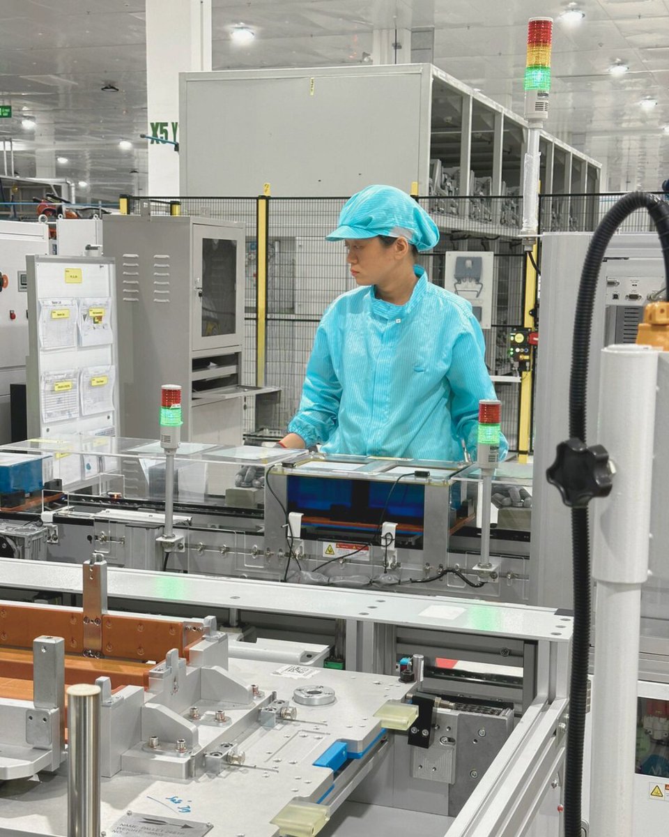 EnergyAlliance's tweet photo. 🔋 Have you always wondered how a battery energy storage system (BESS) factory looks like?
@globalenergyalliance visited VinGroup's battery storage facility in Ha Tinh, Vietnam.
#LetsChangeEnergy #SayYEStoBESS https://t.co/TrMu240LC2