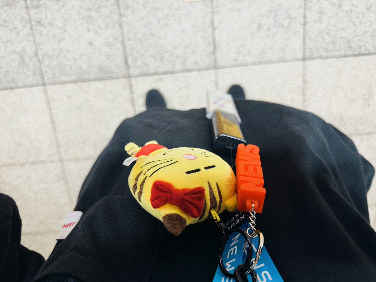 saaki929's tweet photo. 私はいつも家に着くまでペンライトは首から下げるスタイル

最寄り駅でTeam NEWS探すけどマジでほとんど見たことない。結構都心なはずなんだけど🤣🤣 https://t.co/MXVbEx5BDg