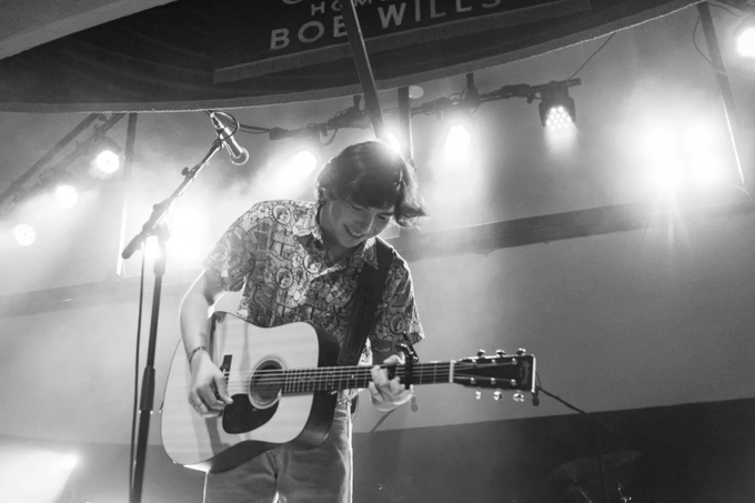 RollingStone's tweet photo. Artists from Jack White and @ElvisCostello to @WillieNelson
and Bob Wills have played @CainsBallroom Ballroom in Tulsa.   

Now it's become the home of the Red Dirt scene as it marks its 100th year: https://t.co/xmQsaRSuAH https://t.co/B1Hn9XyYpU