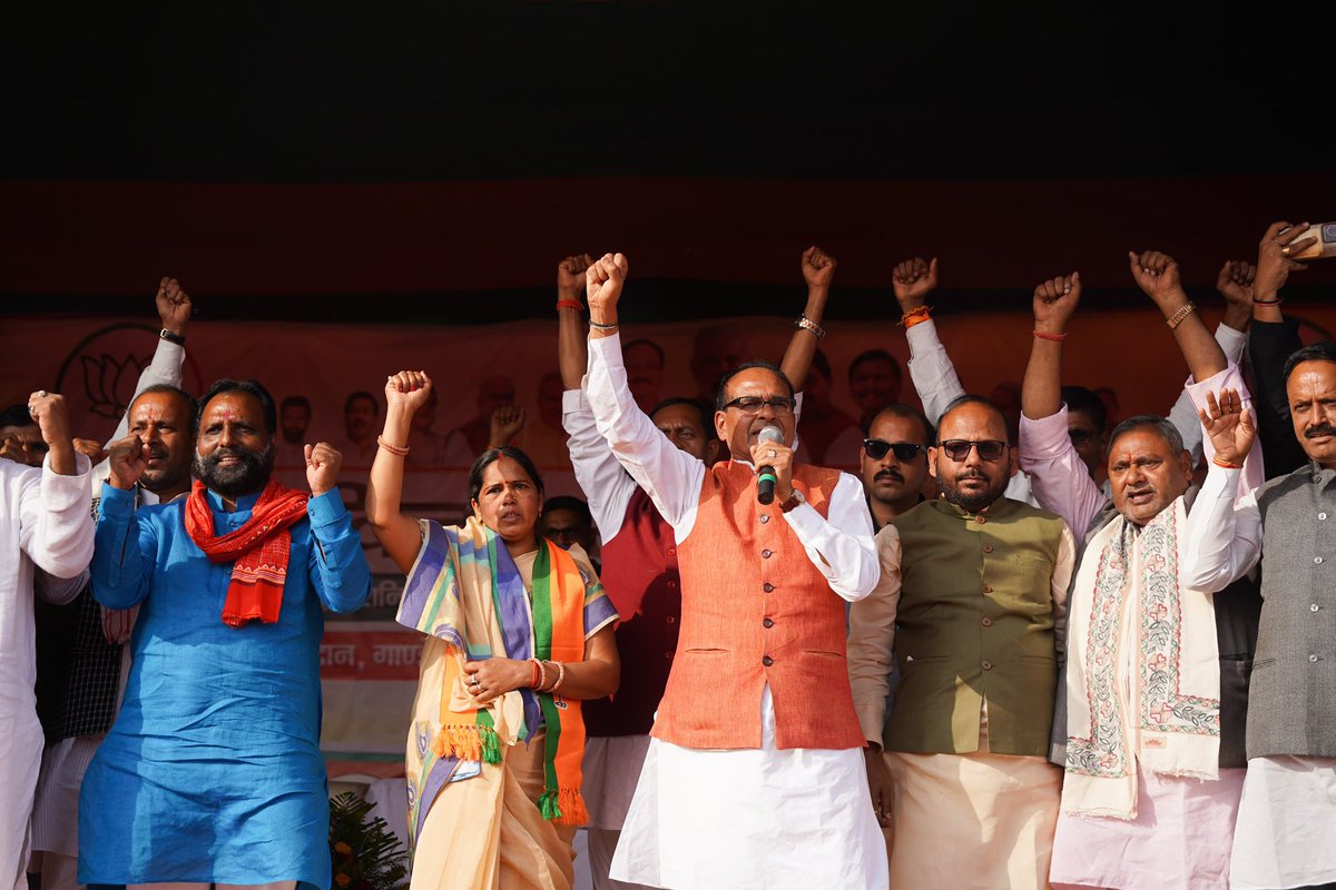 PKC2500's tweet photo. विजय संकल्प सभा - हटिया मैदान, कोवाड

#JharkhandElection गाण्डेय विधानसभा

@ChouhanShivraj @muniya_devi_bjp @talk2arjunsingh https://t.co/VDmeqvhUl4