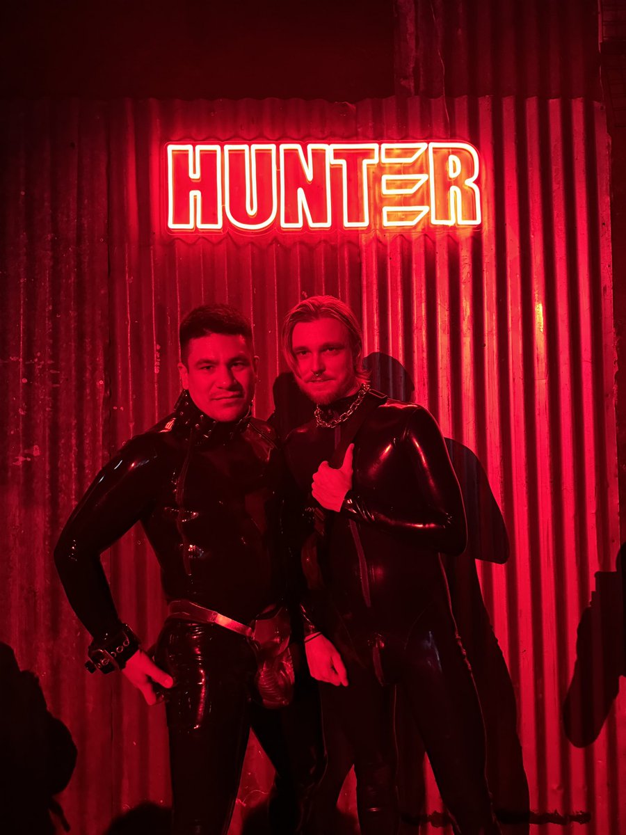 J_G_90's tweet photo. Such a great night with @HunterLDN_X with @dutchpupmomo @Lupine_666 @itstroylocke @MikoSub_ @033Nm 🤤🫠 https://t.co/ETk2yfuW9p