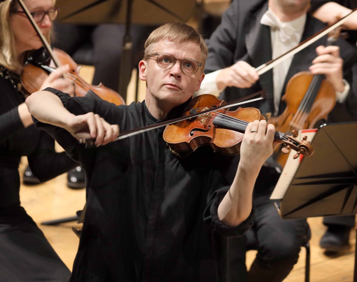 NSOrchestraIRL's tweet photo. We've just about recovered from the stellar performance by Pekka Kuusisto with the NSO last night when he performed the Irish premiere of @bryce_dessner's Violin Concerto in this first concert as part of Bryce's residency at the @NCH_Music  this season. https://t.co/XdYE0lwRTp