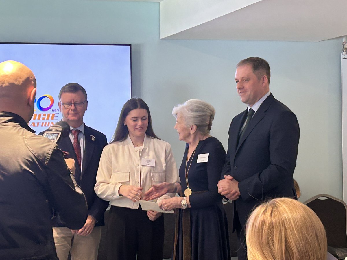 Suzy Macken tweet media