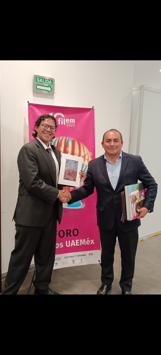 GerardoE042414's tweet image. Junto al Doctor Osiris Ramirez Prado.
#ElIlustradorUniversitario 
#ElPoderDeLaVoz
#Filem2024