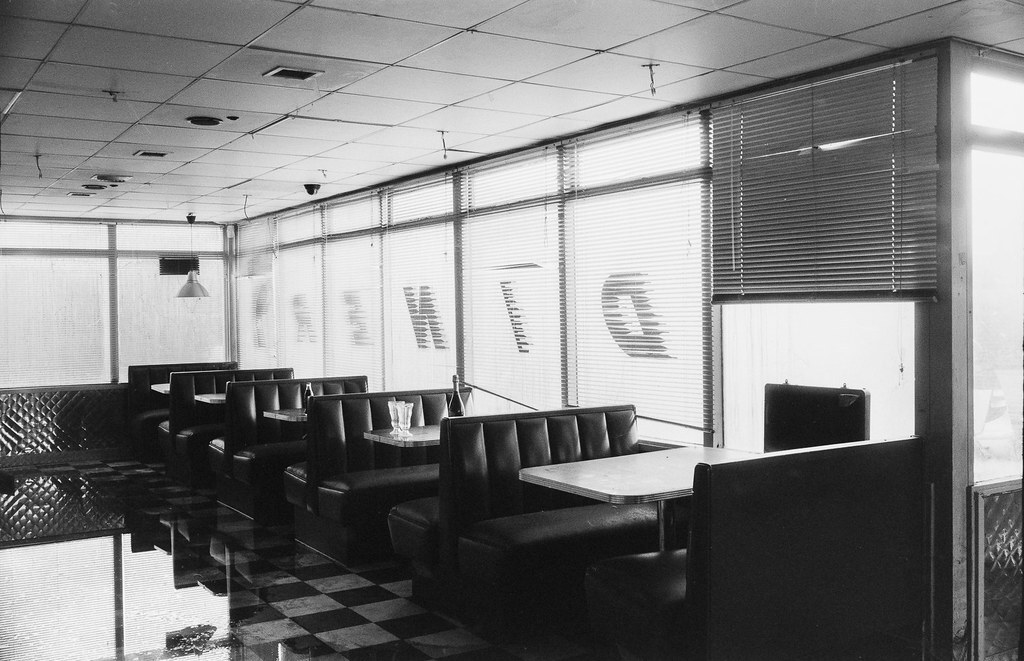 ObsidianUrbex's tweet photo. Abandoned American themed diner

📷 Zenit- E 🔎 Mir-1b 37mm
Film: #fppwolfman #35mm

England; October 2023

#believeinfilm #filmphotography #zenite #fppwolfman35 #blackandwhite https://t.co/bwXnghpFiJ
