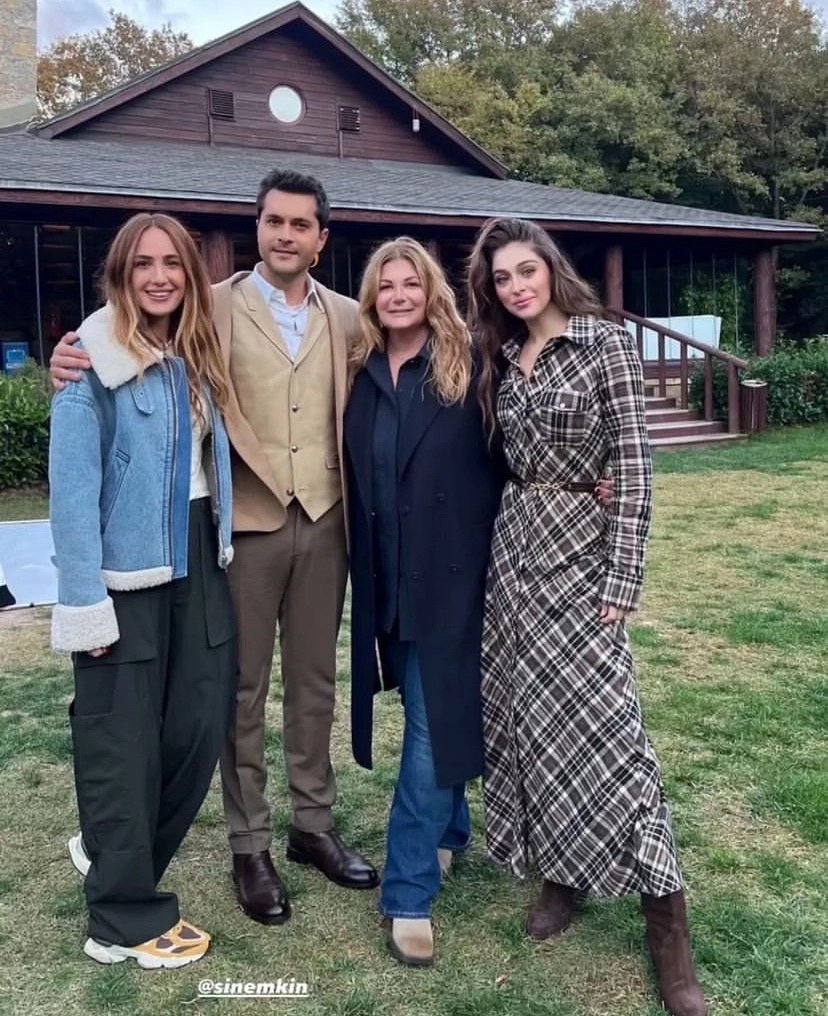 #CemreBaysel and #AlperenDuymaz backstage Hello magazine