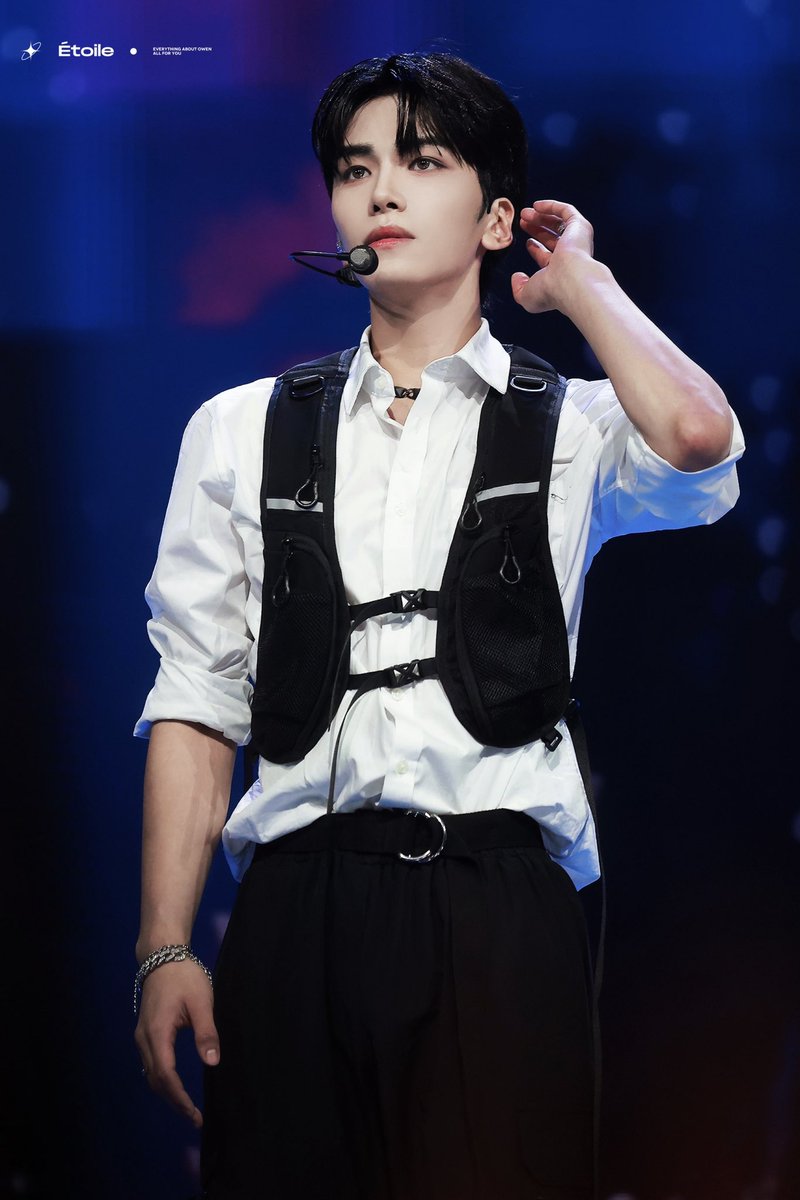 EtoileOwen1019's tweet photo. 241013 First Stage HD
【Again&amp;Again】
#邵子恒  
#SHAOZIHENG  🐺 #샤오쯔헝

📺#StarlightBoys #스타라이트보이즈 
#星光闪耀的少年 https://t.co/IfCxC9e14I