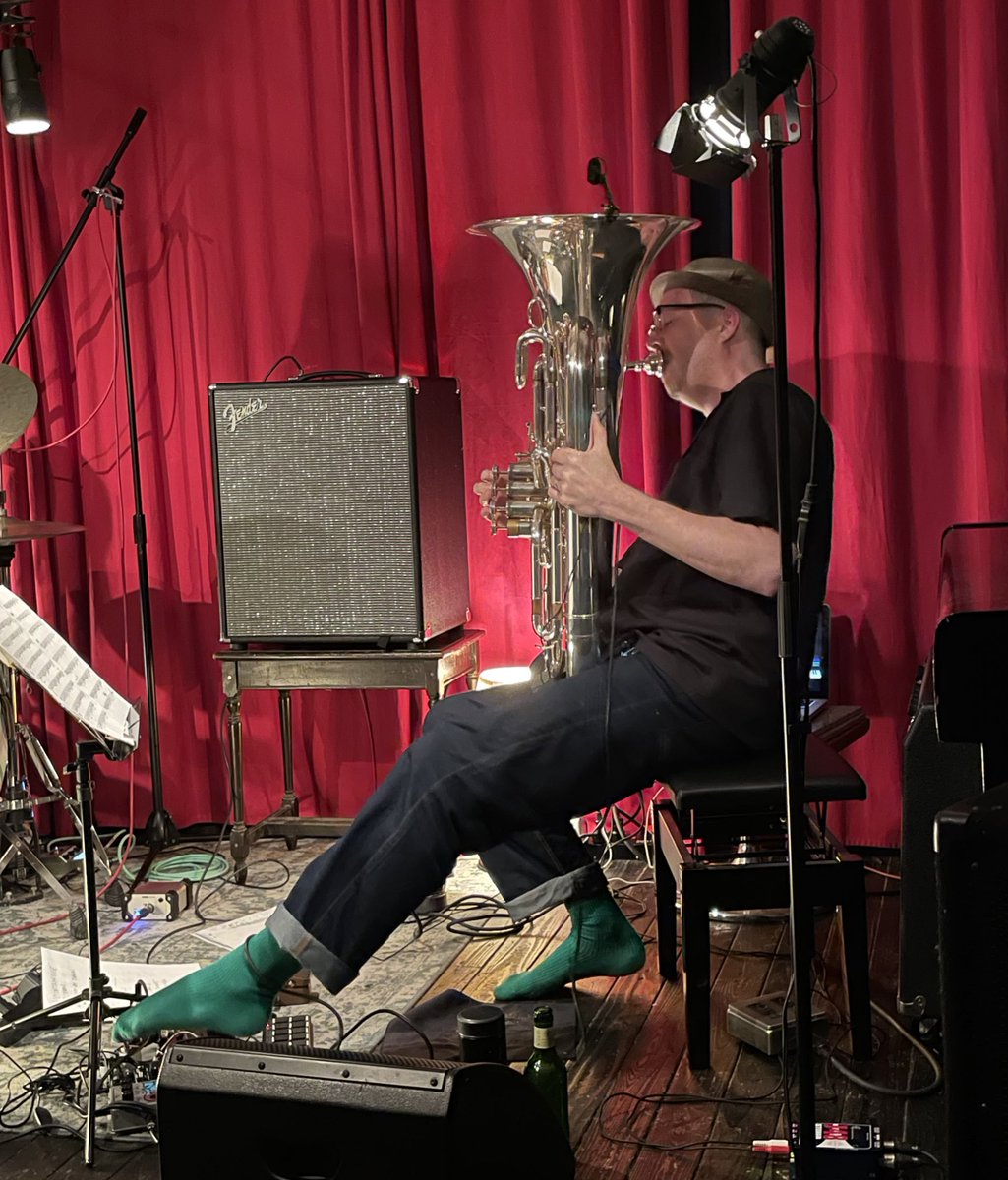 FU-CHING-GIDO @東京・七針

ふーちんギドの気持ちがいいこと
焦る準備と焦る演奏を観て
色褪せず磨き込まれた演奏に熟成と互いを熟知した深みが
手先足先目先を駆使した細かな凄さに大雑把なMCも魅力
#ふーちんギド