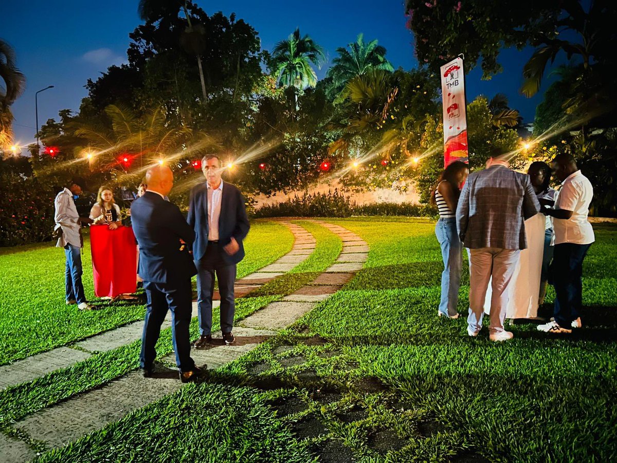 TMB_CD's tweet photo. Nous avons le plaisir de partager quelques photos du vernissage du catalogue #Kindeswe qui s’est tenu à la résidence de l’ambassadeur de #Suisse à#Kinshasa #RDC #RDCongo #Congo https://t.co/GgO7N5SAVO