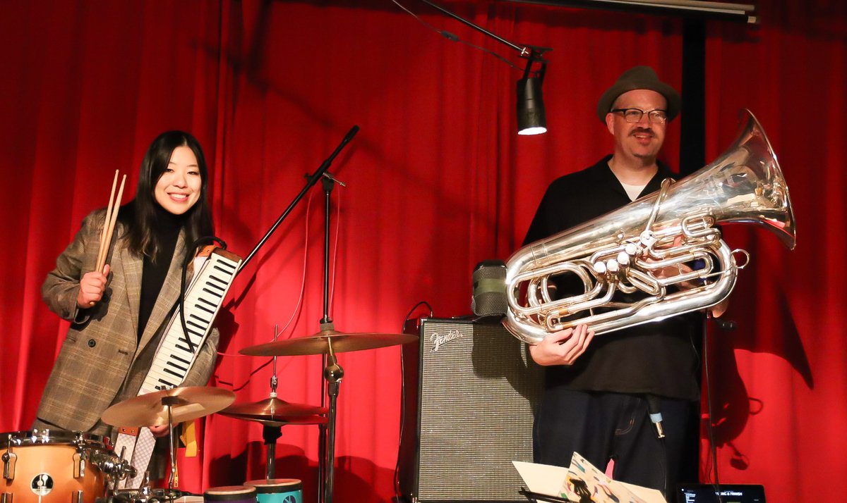 ふーちんギド@八丁堀七針
1年半ぶりのふーちんギド！
今回もゆるくて激しくて楽しかったー！！
ドラム叩きながら鍵ハモのふーちんと、チューバ吹きながら足でキーボードのギドさん！
本当にお疲れ様です😅
七針は8年前に初めてふーちんギド観た場所！
感慨深かったです
#ふーちんギド