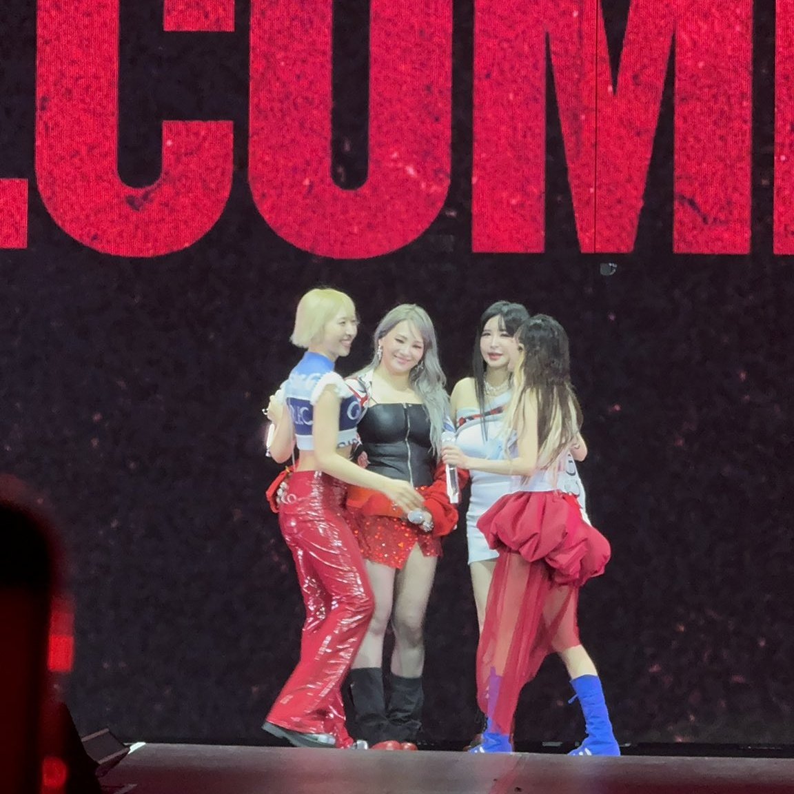 THIS IS MY CHILDHOOD Y'ALL! 😭

#2NE1_WELCOMEBACKinManila