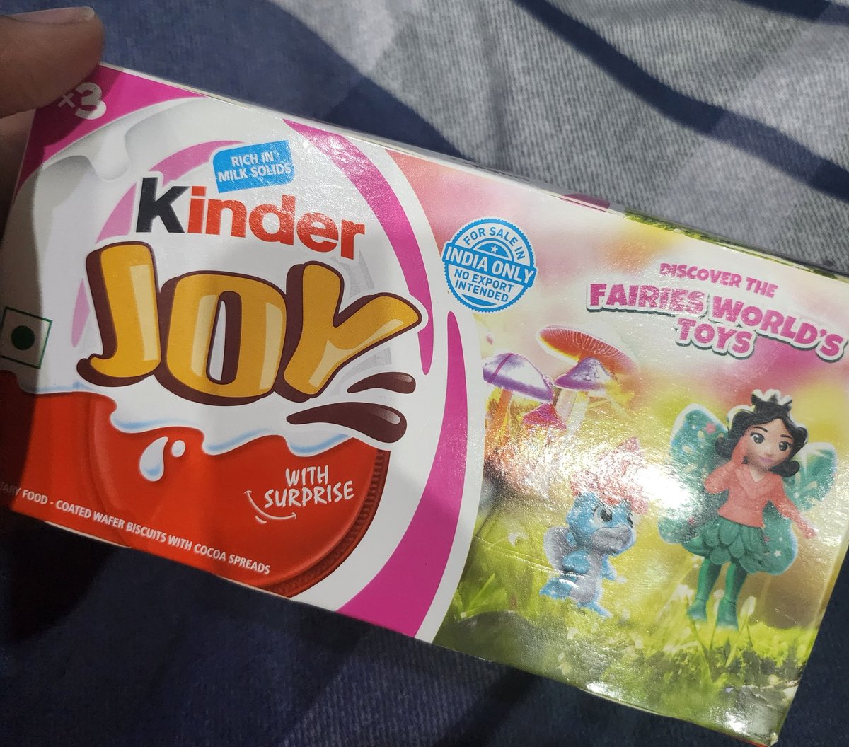 BitSurveen's tweet photo. I ordered harry potter version of kinder joy and got this kinder joy faries world version why @letsblinkit you did this to be ? 
Yeh kaisa sila diya apne meri wafa dari ka ? I need harry potter version to make my inner child happy . Answer me 

#HarryPotter #indiafans #kinderjoy https://t.co/Wu23Oc7uIB