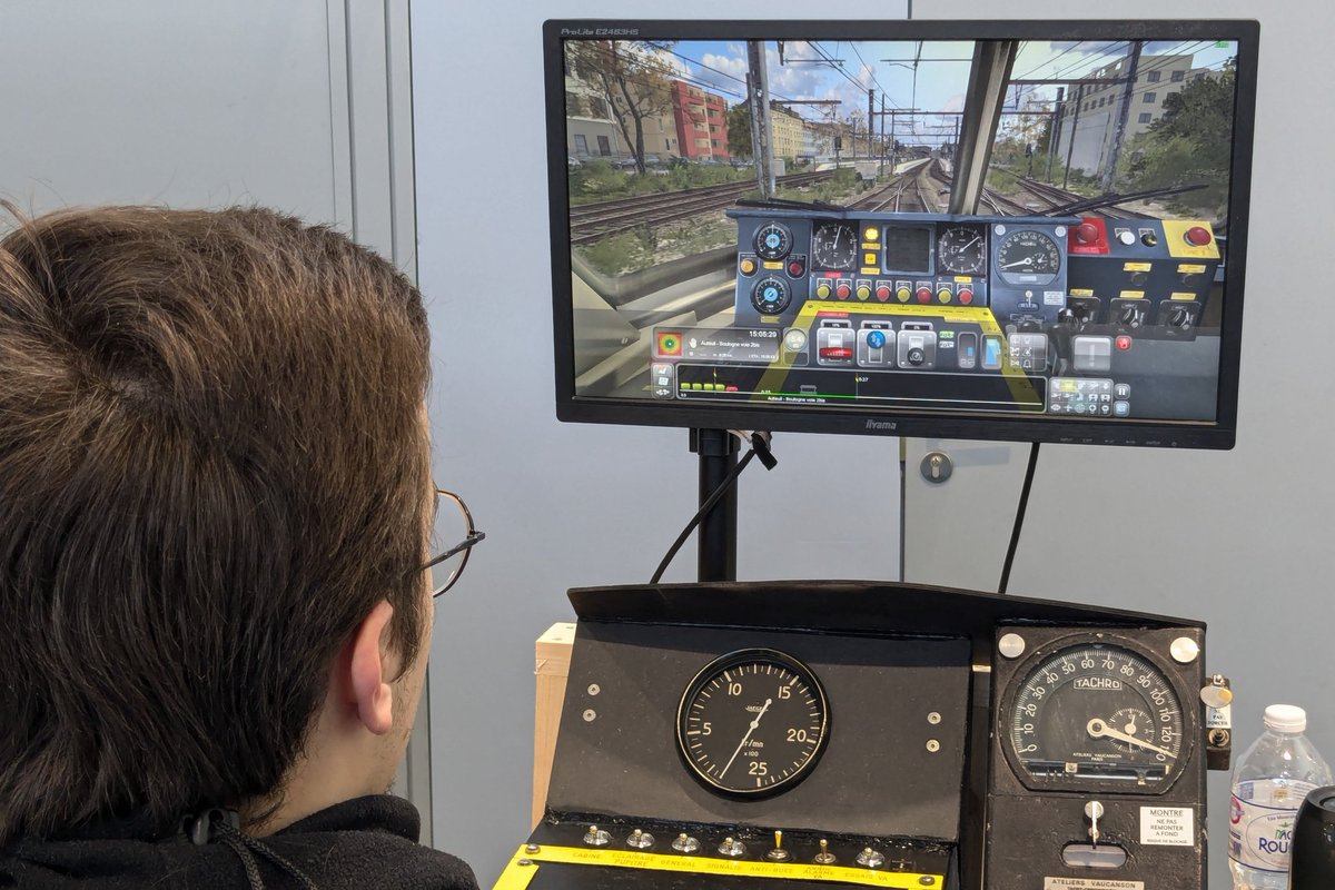 Quelques dioramas de la Petite Ceinture ainsi qu'un simulateur de conduite de la Ligne d'Auteuil (imaginée par l'association PK-10 comme si elle était encore en service de nos jours) à l'exposition de l'<a href="/UAICFnationale/">UAICF</a> à Ivry-sur-Seine.