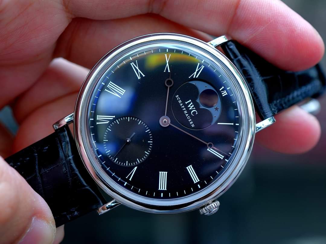 AmateurDealer's tweet photo. IWC Portofino 1984 Vintage Collection IW5448-01: A Timeless Classic, Reimagined

#IWC #IWCWatch #Portofino #LuxuryWatches #MechanicalWatches #HandWound #MoonPhase #TimelessElegance #WatchEnthusiast #WatchCollector #Horology #FineWatchmaking #SwissMade #WatchGeek #WatchLover https://t.co/R6AVxlrQbi