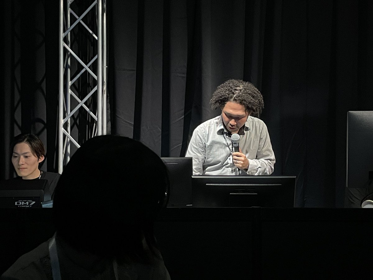 koyuto1101's tweet image. 今年のd&amp;amp;b Soundscape実践セミナーは生バンド付きと言うことでInterBEE広しと言えどこれだけは参戦！
会社の音関係者を数名連れって体験させましたが、全員、「なるほど！そう言うことですか！」と聴いて納得、もうLRに戻れない人を増やすことに大成功！
今回も良いセミナーだったなぁ。
#dbsoundscape