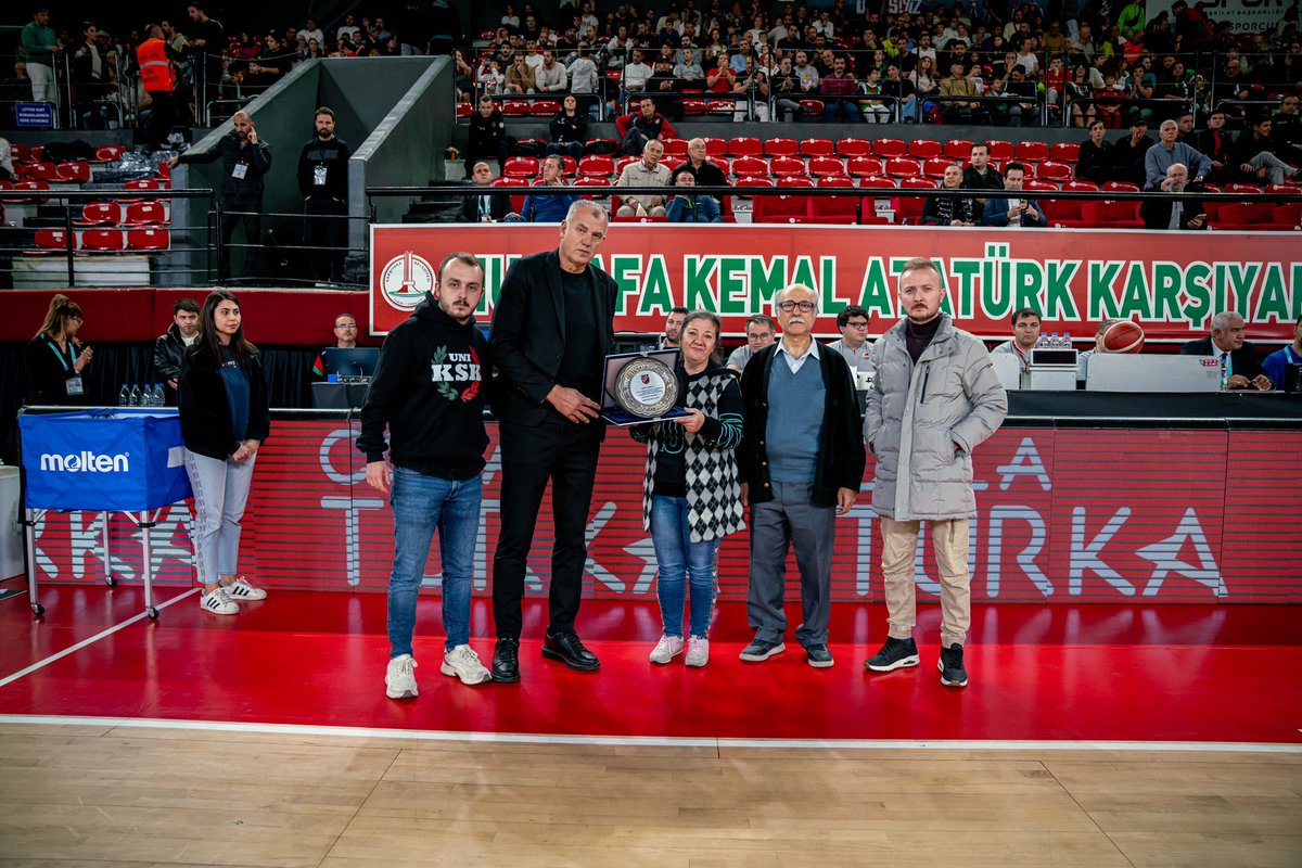 KSKBasket's tweet photo. Ahmet Sarıkaya 
Hatıran, kulübümüzün, ailenin ve taraftarlarımızın kalbinde sonsuza dek yaşayacak. Karşıyaka Spor Kulübü seni hiç unutmayacak. Sonsuza kadar kalbimizdesin ♾️ https://t.co/yaaiGCh7Ek