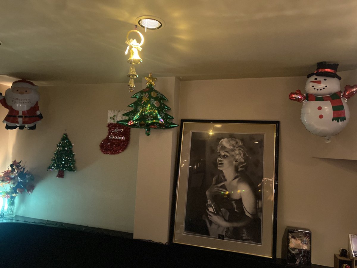 bigegg0913's tweet photo. ビッグはクリスマス🎄バージョンです🥰
私がきた時には綺麗に飾られてました❤️可愛すぎる‼️こんな素敵な空間で美味しいお酒飲んで楽しみましょう♪

#厚木　#スナック　＃クリスマス https://t.co/UnOZeEuXPc