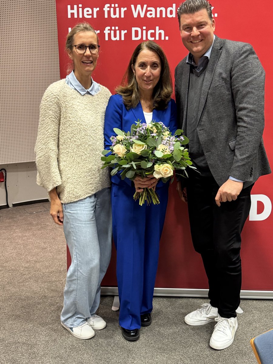 Die #SPDHamburgNord &amp; die ⁦<a href="/spdwandsbek/">SPD Wandsbek</a>⁩ haben heute mit großen Mehrheiten ihre Bundestagskandidatinnen für den Wahlkreis Nord/Alstertal und Wandsbek für die Bundestagswahl am 23.2.25 aufgestellt: Herzlichen Glückwunsch an ⁦<a href="/Doro_Martin/">Dorothee Martin</a>⁩ &amp; Aydan ⁦<a href="/oezoguz/">Aydan Özoğuz</a>⁩ 👍!