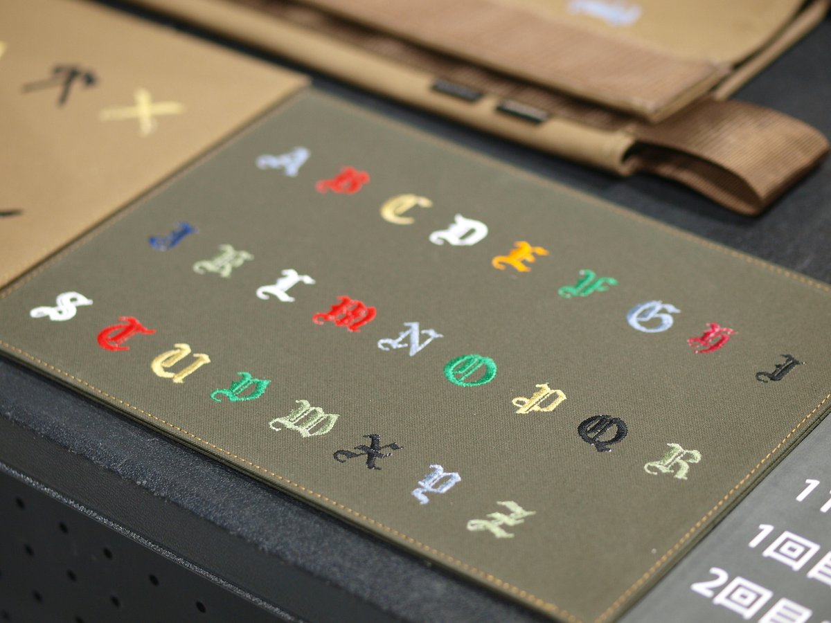 ysmyashima's tweet photo. 【NAMA SHISHU】
DekiTechがデザインしたオリジナルトートバッグに、なんとプロ用刺繍機で、その場で生刺繍しちゃいます!
こちらのトートバッグはOD缶が6つ入る設計になっています。
ぜひこの機会にお楽しみください!
#dekitech #FIELDSTYLE #フィールドスタイル #namashishu #トートバッグ https://t.co/pgQeyrtIKb