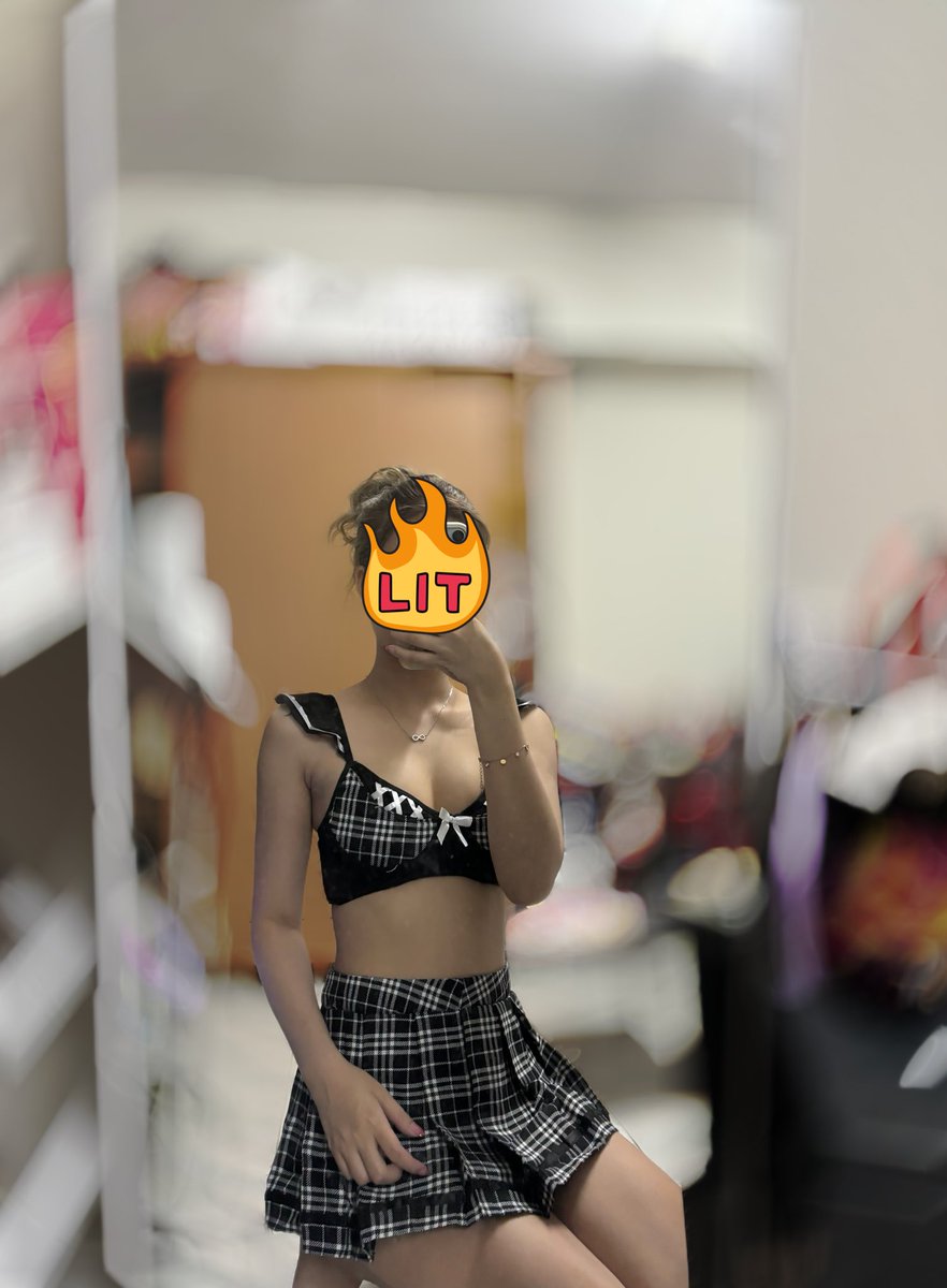 ถ้าเธอไม่ชอบคนใส่ใจ วันหลังจะไม่ใส่เสื้อผ้าเลยแล้วกัน😝
ใส่ชุดนี้เเล้วพอจะใจอ่อนให้ได้ไหมคะ
#คู่เเลกไม่เเลก #นัดเย็ด #ชายเดียว #ช่วยคู่กทม