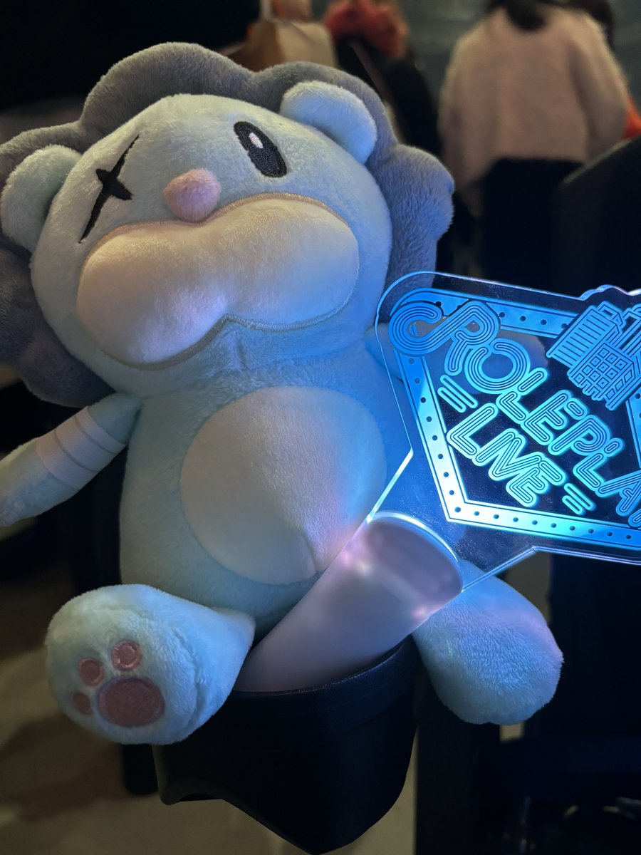 nano__si2's tweet photo. 御持くんまじでいつも通りかっこよかったし、ズズのこと担ぐとこ2回目だけどめっちゃよかったし、手振る仕草もとりぎん達と話してる時も全部かっこよかった���可愛く見えた！凄くいい思い出になったー！！らいおも一緒にア��ーナの2列目でペンラ振って応援してくれてたよ🫶🏻 #ストグラRPL https://t.co/wKazfC27eB