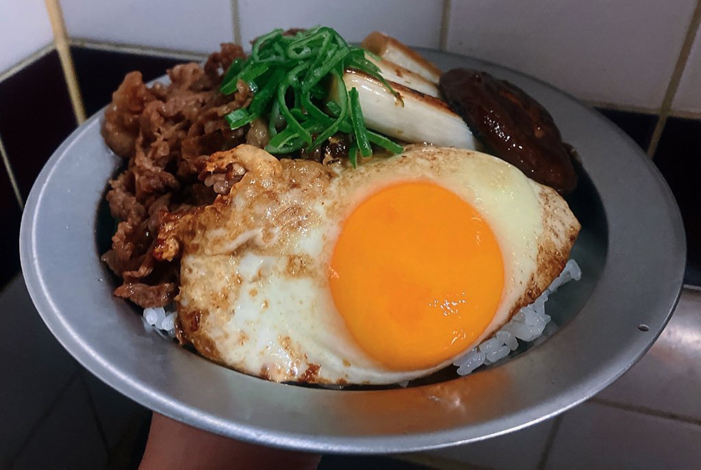 chuchuchu_2nd's tweet photo. 月見すき焼き丼

見た目も可愛くて、本格的なすき焼きよりもお手軽に作れるよん🫶🏻 https://t.co/WHvhriILBW