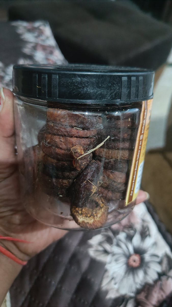 sonal152012's tweet photo. Flipkart refused to return and refund with the sake of no returns allowed for this product. Boycott @Flipkart 
The received product Anjeer is totally black, Stale , fungus and insects inside. @ConsumerVoiceIn @JaagoGrahak @OrganicConsumer @consumeronlinefoundation https://t.co/EIsfnO29M2