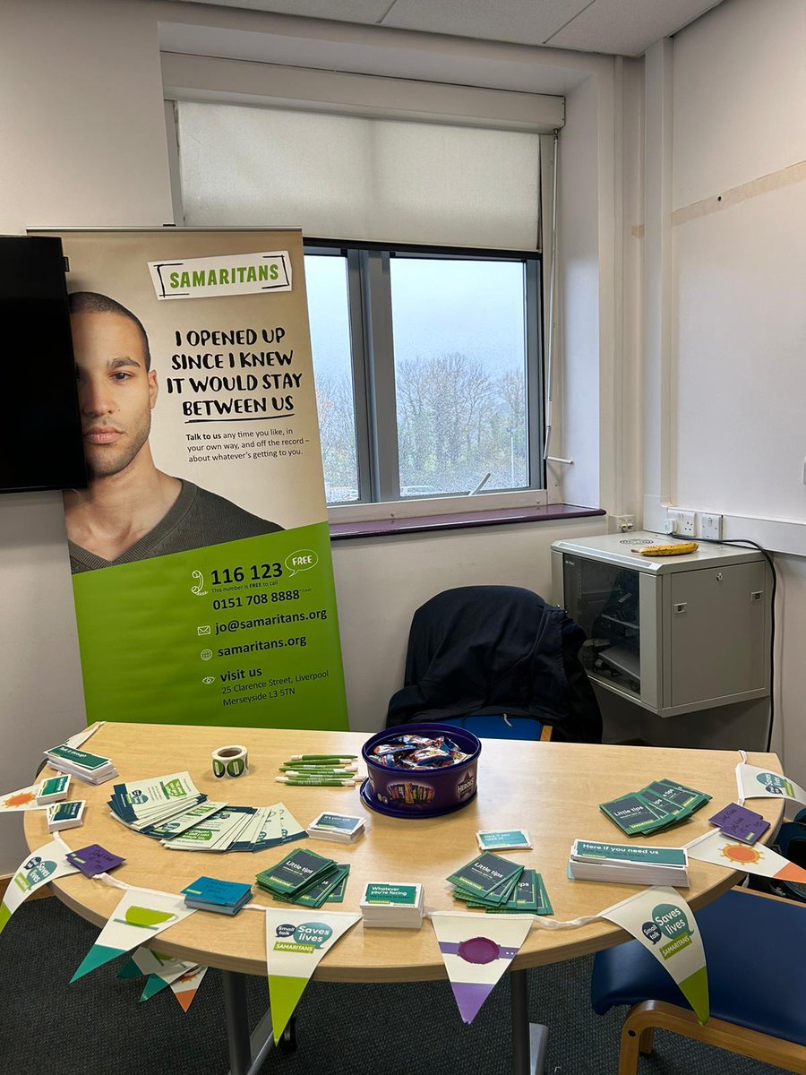 Sams_Liverpool's tweet photo. We're at the Winter Wellness event at Arrowe Park Hospital's education centre today, spreading the word about @Samaritans and encouraging people to call us if they want to speak to someone in confidence about what they're going through 💚 https://t.co/5LUzpy8pgt