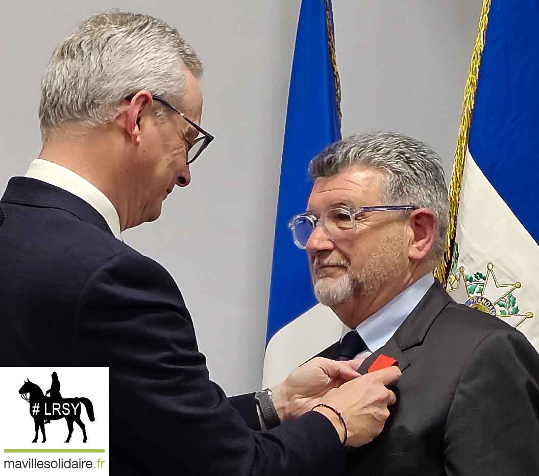 La Roche-sur-Yon : Luc Bouard reçoit la Légion d'honneur lors d’une cérémonie à l’Hôtel de Ville
<a href="/Lucbouard/">Luc_Bouard</a> #larochesuryon #LRSY #Vendée

mavillesolidaire.fr/actualite/post…