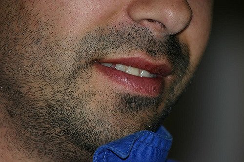 Virgili7's tweet photo. Vet aquí la recomanació lingüística del 16 de novembre:

Si un home té la barba espessa diem que és SERRAT DE BARBA.

Us agrairé molt que feu córrer aquests tweets, fets per a divulgar el #boncatalà. https://t.co/43TEa4nV2S