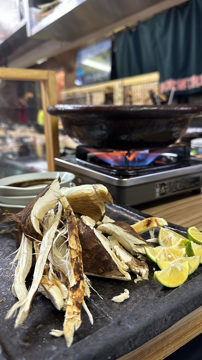 hiroking_king29's tweet photo. 11/15(金)
お世話になってる
鶏焼専門店マルエさんの社長と
マスターに勝利祝いで
祝勝会して頂きました㊗️
今回の減量は毎日
マルエさんの鶏とレバーで
今までにない3150の仕上がりで
試合に挑めました🐔
応援サポート
感謝してます🙏
ありがとうございます😊
これからもよろしくお願いします🙇 https://t.co/MIc8UiLk04