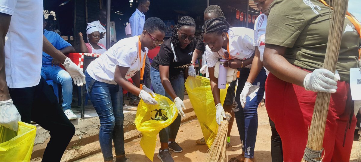 RotaryMedia256's tweet image. At Gaba Landing Site, Rotaractors showed the true spirit of service! 🌟 A cleaner environment, life-saving blood donations, and unforgettable moments of fellowship. We are the change we want to see! #RAS24UG #ServiceAboveSelf #RotaractInAction