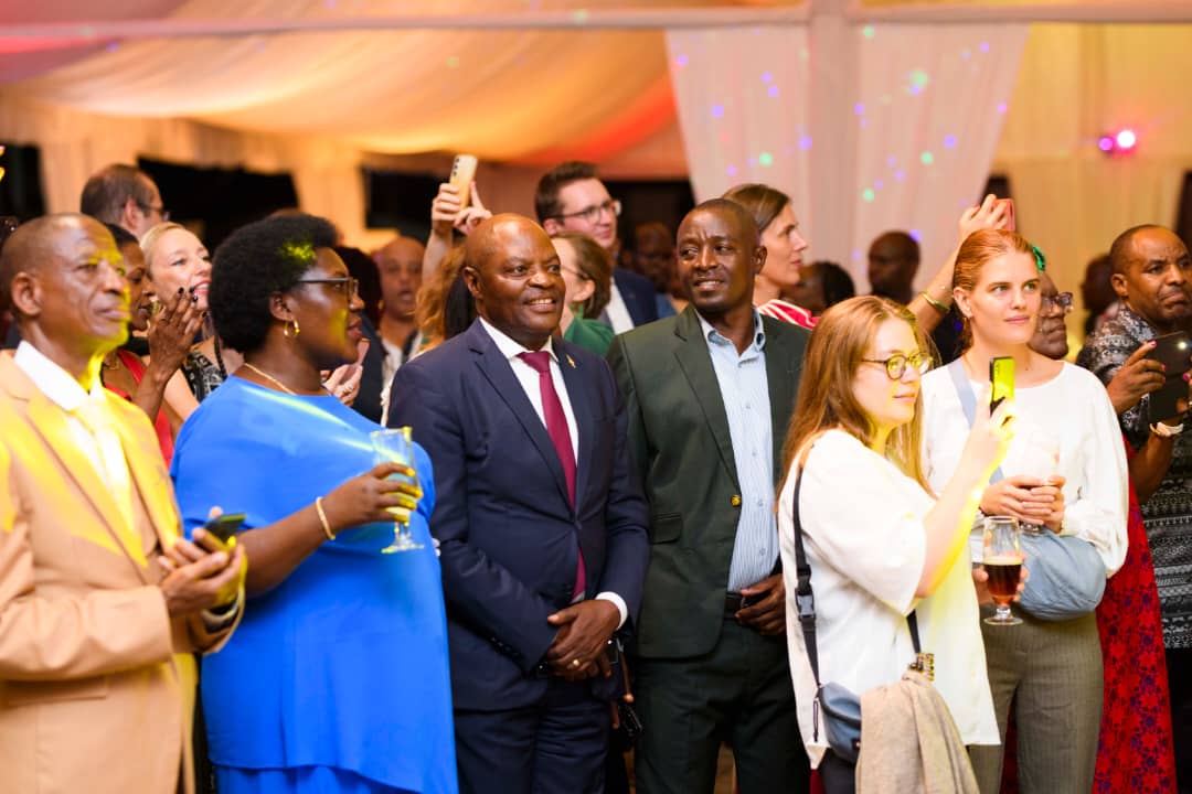 🌟 Fête du Roi 2024 🇧🇪🤝🇧🇮
Une soirée exceptionnelle à l’École belge ! En présence de SE <a href="/AShingiro/">Amb. Albert SHINGIRO</a>, de hautes personnalité, d’artistes &amp; de la communauté belge. 
Hommage à SM le Roi Philippe et à l’Union qui fait notre force : Turi Kumwe – On est ensemble!