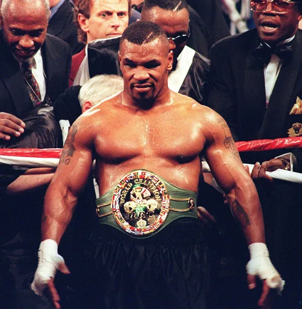 Jonny_Shambles's tweet photo. #PaulTyson The #MikeTyson of the first 2 rounds vs. Danny Williams in 2004 would have stopped #JakePaul .. I don't believe last night's result damages his legacy at all .. The majority of #Boxing 🥊 legends have latter-day blemishes on their records .. Unbeatable at his peak .. https://t.co/24Kos43lvv