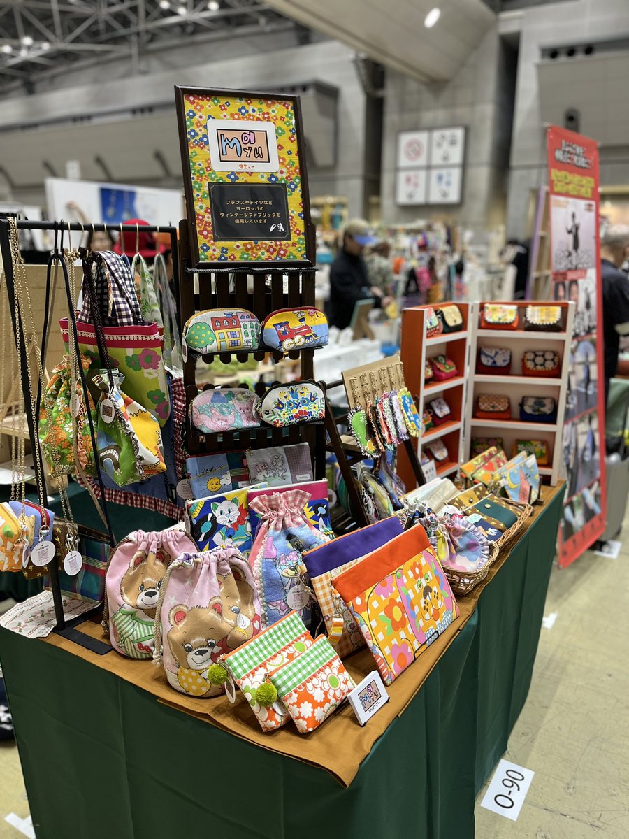 mamyuhandmade's tweet photo. デザインフェスタvol.60

1日目終了
楽しかったです🩷🥹
今日お会いできた皆様
ありがとうございました！

また明日

#デザフェス60 
#デザインフェスタ60 
#デザインフェスタ 
#デザフェス出展 
#ヴィンテージファブリック 
#ハンドメイド布小物 https://t.co/tIXYm2B1br