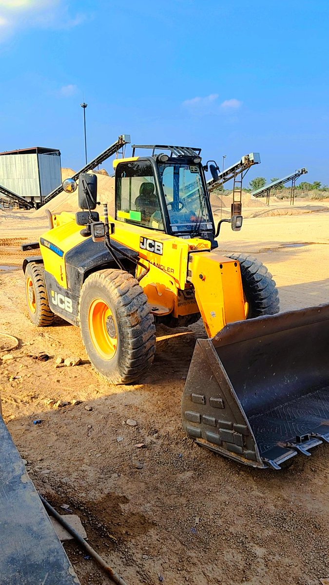 narayan_hudda's tweet photo. #MiFotoBang #jcb https://t.co/dAu9g3cWyH