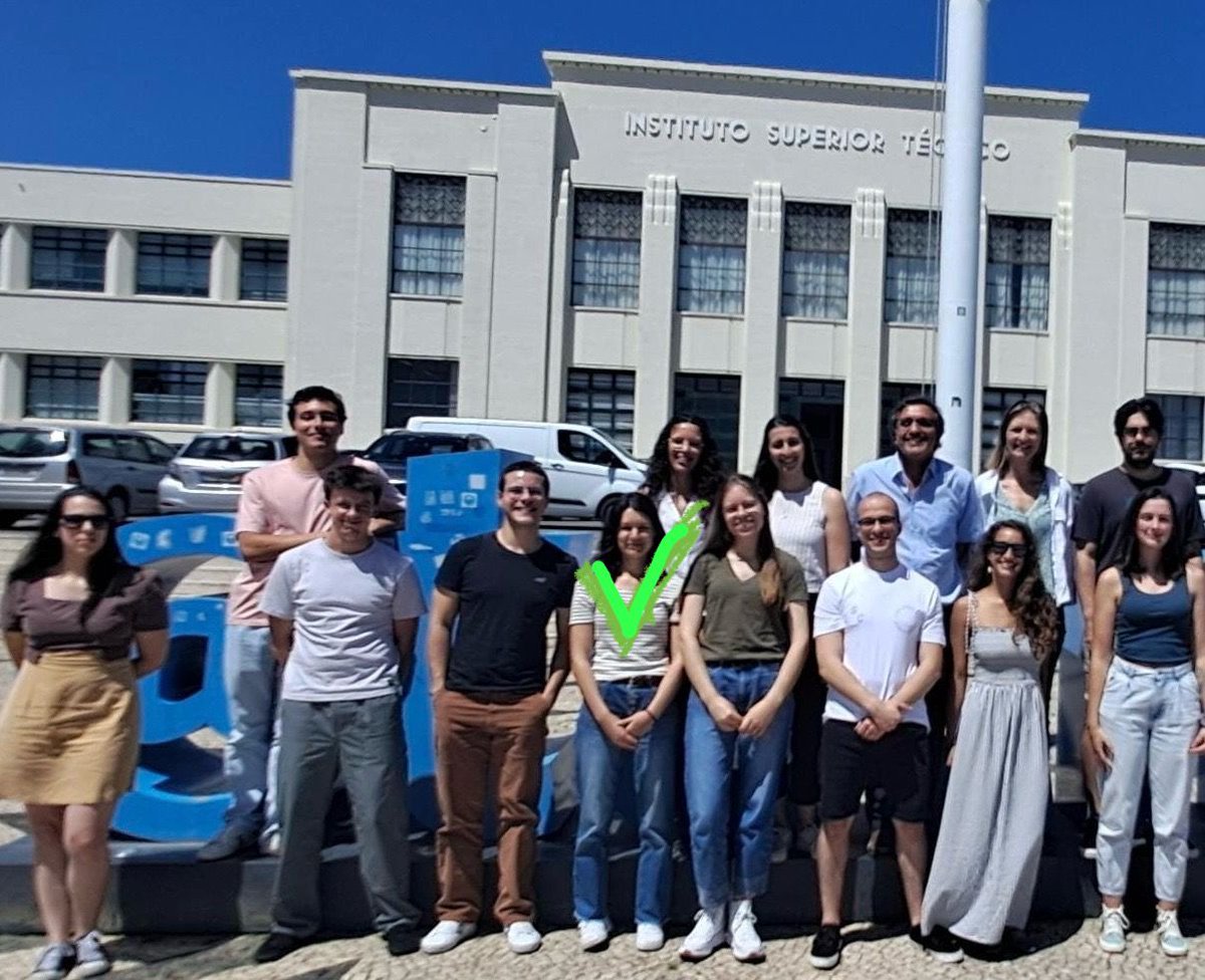 MicroEcoEvo_Lab's tweet photo. We congratulate Daniela Silva on the occasion of her master’s thesis defense. Her fine work dealt with the eco-genomics of the Endozoicomonadaceae family and the description of a novel Endozoicomonas species isolated from an octocoral host. Well done, Master Daniela! https://t.co/k3GT0ArP9P